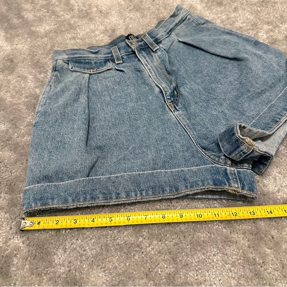 Mom Jeans BDG High Waisted Pleated and Cuffed Jean Shorts Urban Outfitters sz 28 - Picture 8 of 10